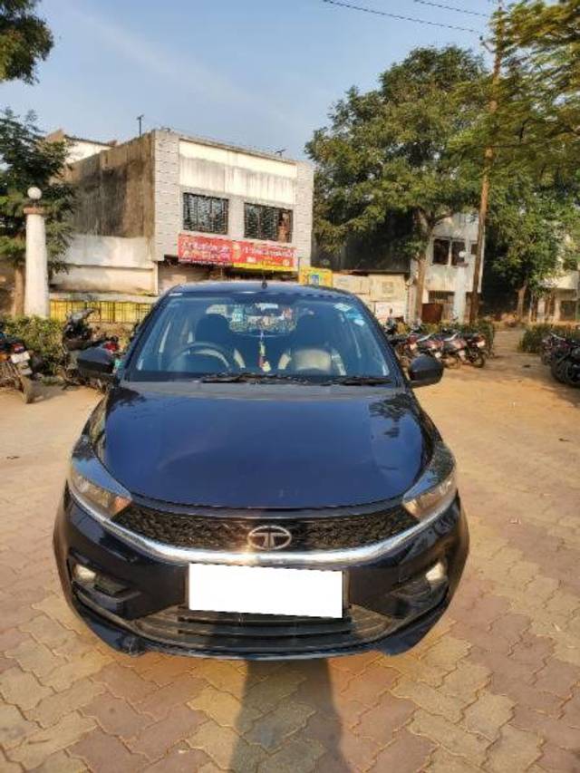 https://images10.gaadi.com/usedcar_image/4252502/original/processed_773f1609-fbc8-49ac-b1ed-75dbcec304ad.jpg?imwidth=6402