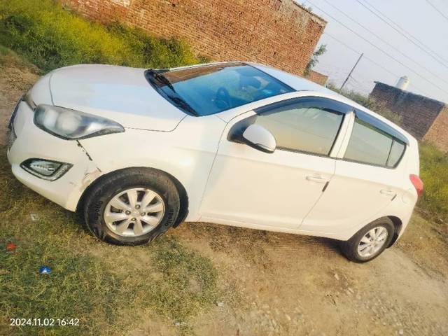 https://images10.gaadi.com/usedcar_image/4252547/original/processed_bc137227-f7ce-4827-8e45-96fc3caa2525.jpg?imwidth=6402