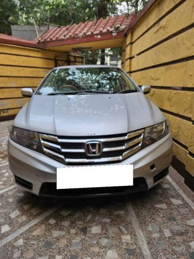 https://images10.gaadi.com/usedcar_image/4252618/original/processed_bb27f6e4-b364-4e1a-ac68-22593b004ca6.jpg?imwidth=6402