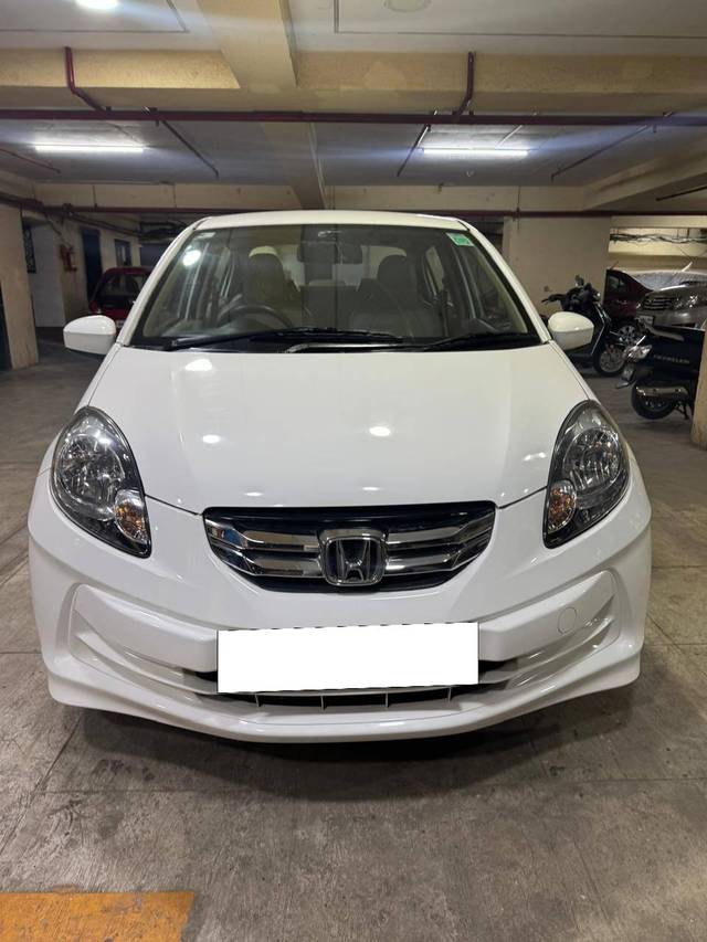 https://images10.gaadi.com/usedcar_image/4252619/original/processed_b109940040300dbf026e54b92f81c32d.jpg?imwidth=6400