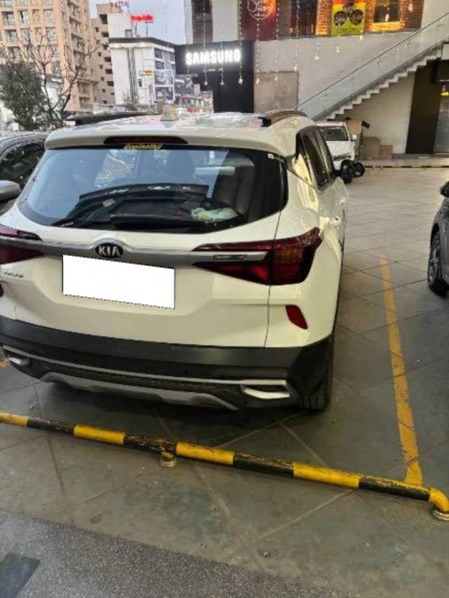 https://images10.gaadi.com/usedcar_image/4252685/original/processed_bb62a7d4-2345-4bcb-adf0-54c2d9e35cfd.jpeg?imwidth=6401