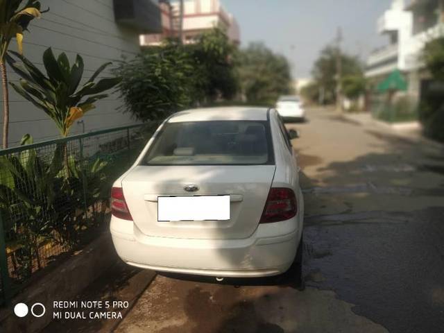 https://images10.gaadi.com/usedcar_image/4252889/original/processed_a4d661f0-e9a1-4c37-a3d2-68417aefb7eb.jpg?imwidth=6401