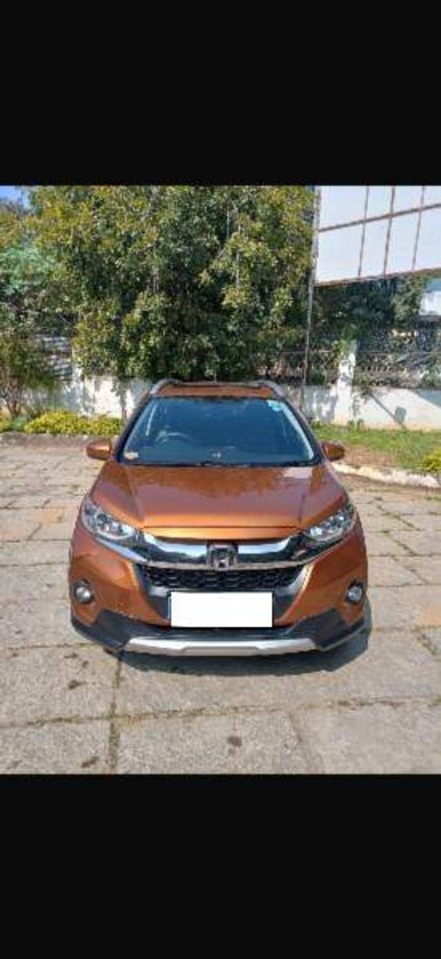 https://images10.gaadi.com/usedcar_image/4252940/original/f0fa5ac495ff00cf5ef87a58abe18750.jpg?imwidth=6400