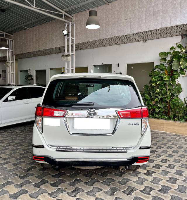 https://images10.gaadi.com/usedcar_image/4252989/original/processed_416b90b8610458373e7f7363d86e3ea1.jpg?imwidth=6402