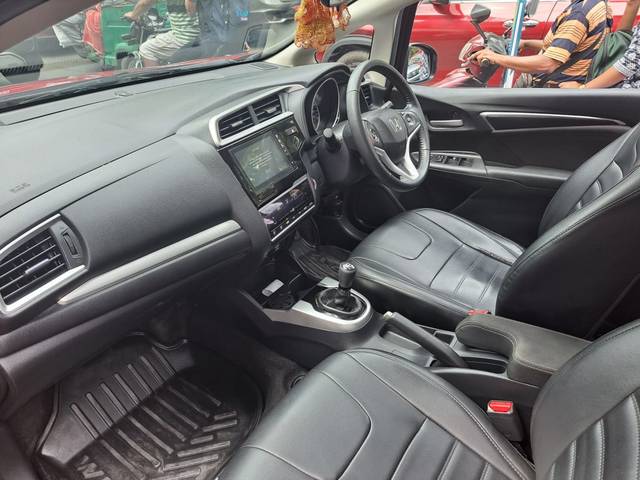 https://images10.gaadi.com/usedcar_image/4253097/original/94de4a19ef286873ae9488ef29217142.jpeg?imwidth=6402