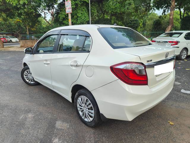 https://images10.gaadi.com/usedcar_image/4253116/original/processed_d62162ec021de8138dc2cce7d2dc22f5.jpg?imwidth=6402