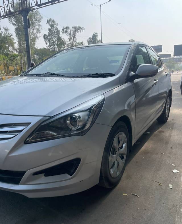 https://images10.gaadi.com/usedcar_image/4253230/original/96fa24fcf69670312c3d8389cd043a69.jpg?imwidth=6400