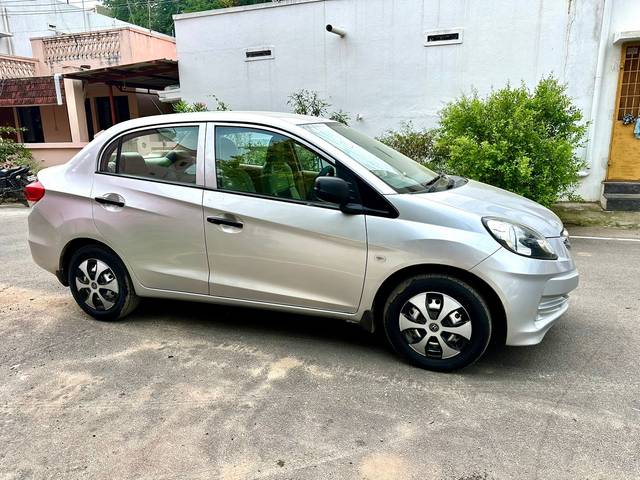 https://images10.gaadi.com/usedcar_image/4253249/original/b98c598f0a9088b78b2c8d3201383707.jpeg?imwidth=6400