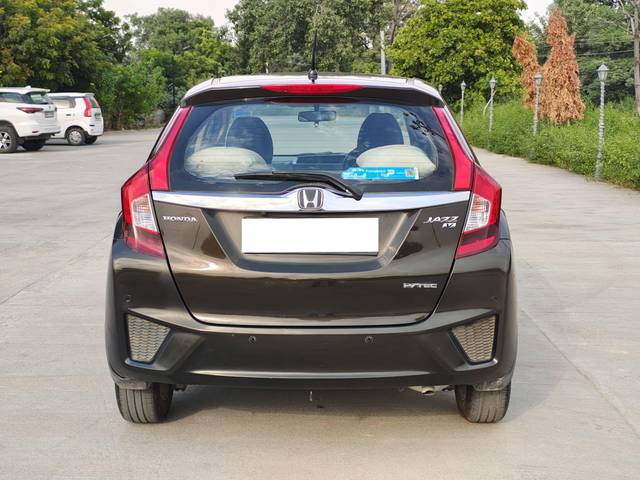 https://images10.gaadi.com/usedcar_image/4253256/original/processed_4b23178c653e43649fb64a0b927571d4.jpg?imwidth=6402