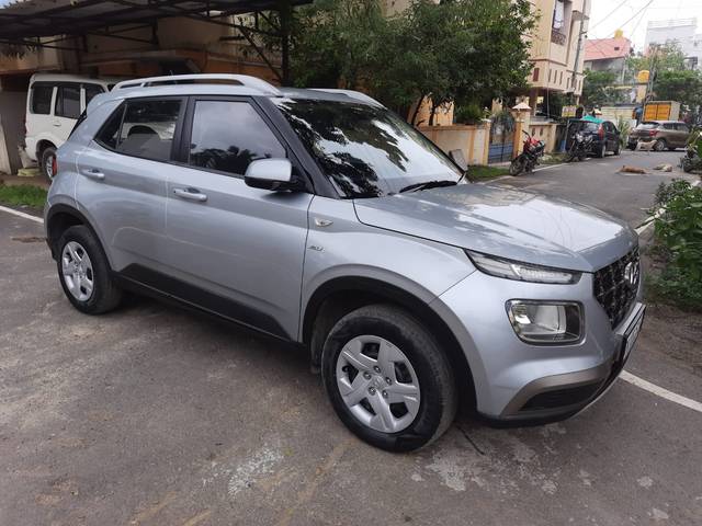 https://images10.gaadi.com/usedcar_image/4253265/original/d5af2c4ce554267940232fcf63f7d150.jpg?imwidth=6400