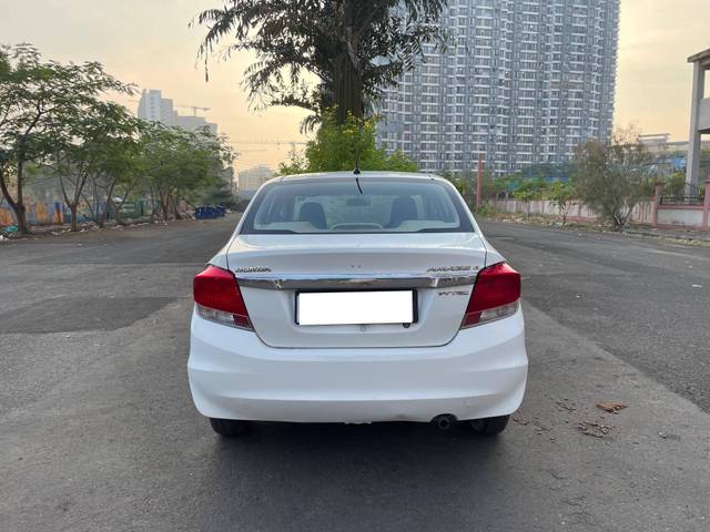 https://images10.gaadi.com/usedcar_image/4253289/original/processed_16934c55dfaec3f35c02d9bdf2dcf0a3.jpg?imwidth=6402