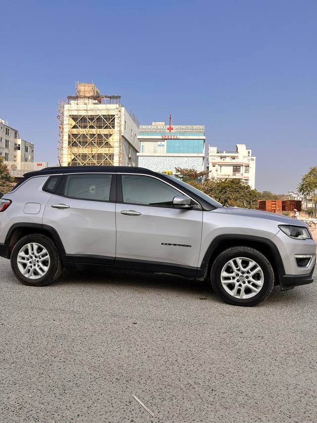 https://images10.gaadi.com/usedcar_image/4253298/original/processed_1b77105ac6f6ce21eb79fa8e22e433f7.jpg?imwidth=6401