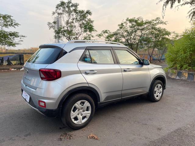 https://images10.gaadi.com/usedcar_image/4253300/original/processed_2bc7808aa800fda548ba4c6c8b4fe7fa.jpg?imwidth=6402