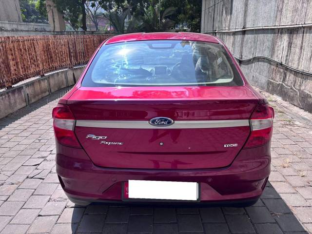 https://images10.gaadi.com/usedcar_image/4253358/original/processed_b29ae379913e147291ee2e7bc8721456.jpg?imwidth=6401