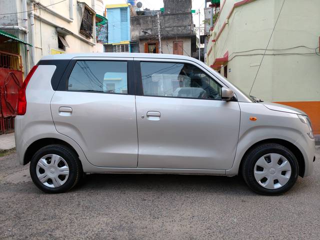 https://images10.gaadi.com/usedcar_image/4253372/original/24bf62c37c39af6c0348289e58e9ecec.jpg?imwidth=6401