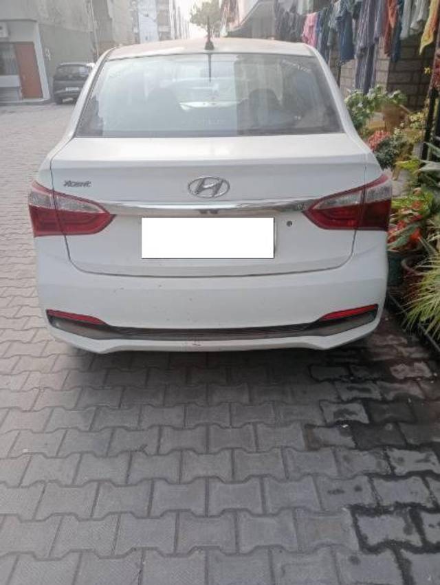 https://images10.gaadi.com/usedcar_image/4253648/original/processed_e7babb1e-058f-4153-ab47-9cdf6fce4ec0.jpg?imwidth=6401