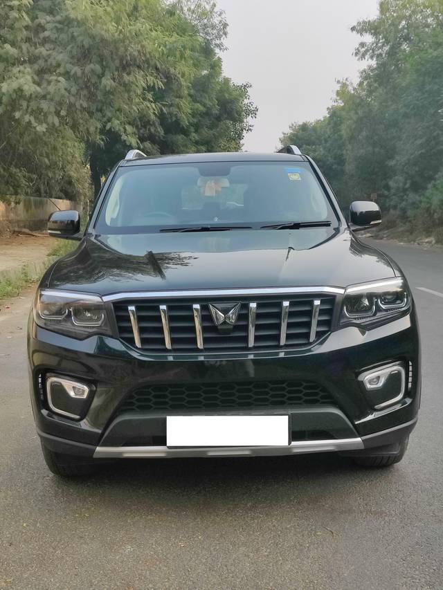 https://images10.gaadi.com/usedcar_image/4253673/original/processed_e66eef2a90c4e85ee7d3e12215847a2c.jpg?imwidth=6400