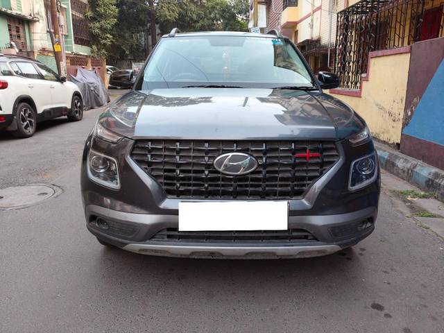 https://images10.gaadi.com/usedcar_image/4253686/original/processed_7d1786a0a3bec18cfe06bba8332753d7.jpg?imwidth=6400