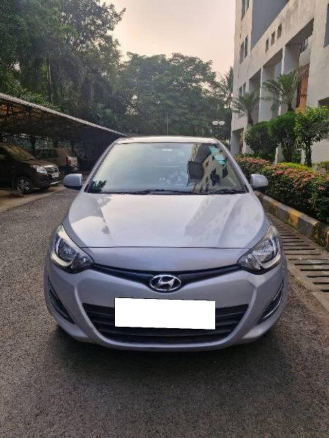 https://images10.gaadi.com/usedcar_image/4253808/original/processed_aa6624c0-dd0a-4d21-8561-f2d7a99c2828.jpg?imwidth=6401