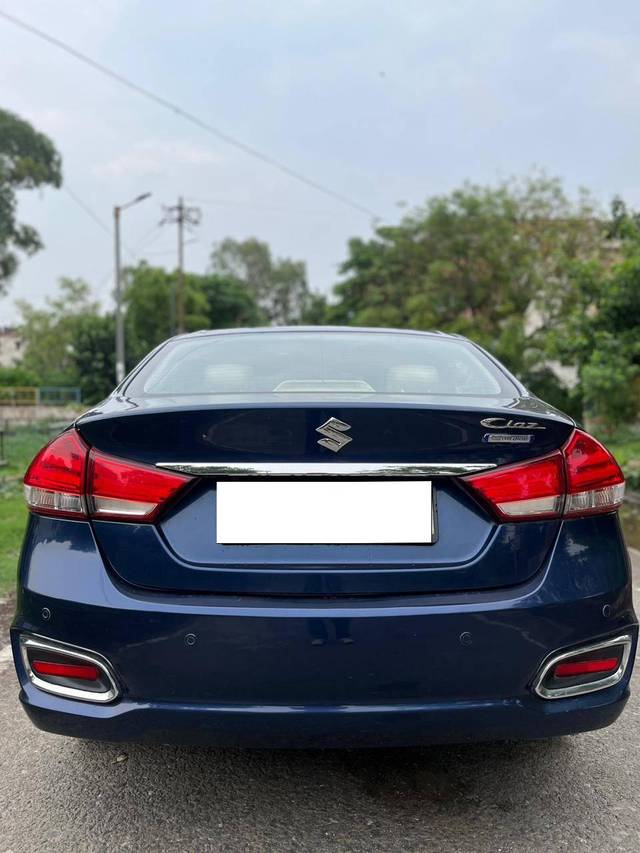 https://images10.gaadi.com/usedcar_image/4253831/original/processed_e009f10d3357bae60fdcc495b2bf4b27.jpg?imwidth=6402