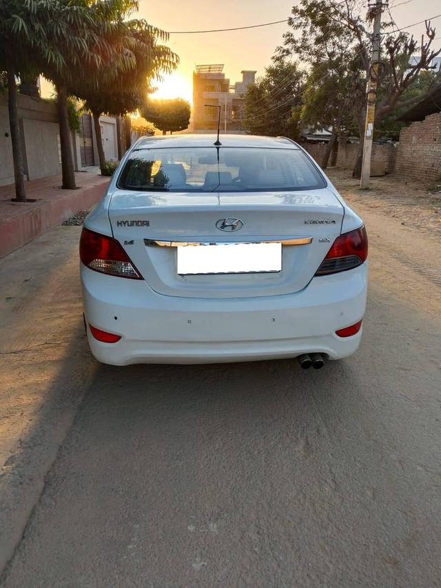 https://images10.gaadi.com/usedcar_image/4253872/original/processed_82b099bf6d4122224001287d29b701ca.jpg?imwidth=6402