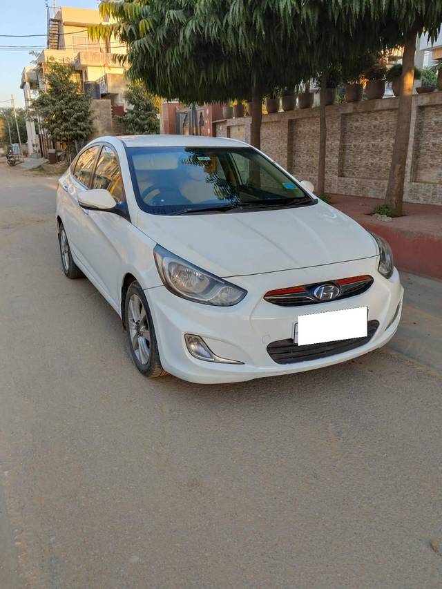 https://images10.gaadi.com/usedcar_image/4253872/original/processed_b89d3be6ef2eeb05022b6b6465cd4505.jpg?imwidth=6400