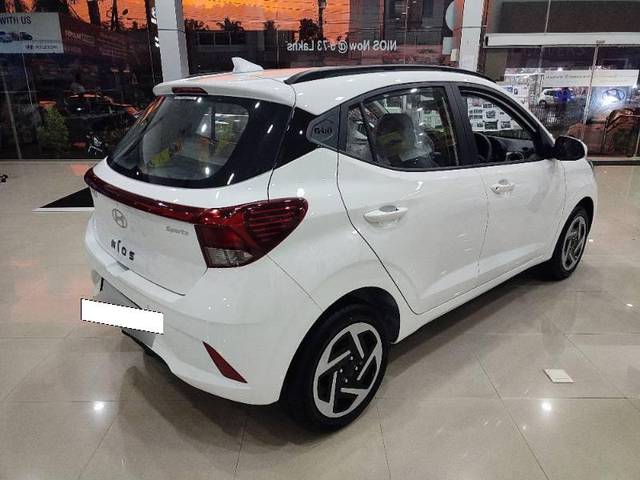 https://images10.gaadi.com/usedcar_image/4253876/original/processed_32647593-3188-4c32-aae3-9fc754f6ffaa.jpg?imwidth=6401