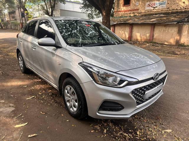 https://images10.gaadi.com/usedcar_image/4253891/original/processed_86f55394e3b26a406357bd63718de964.jpg?imwidth=6401