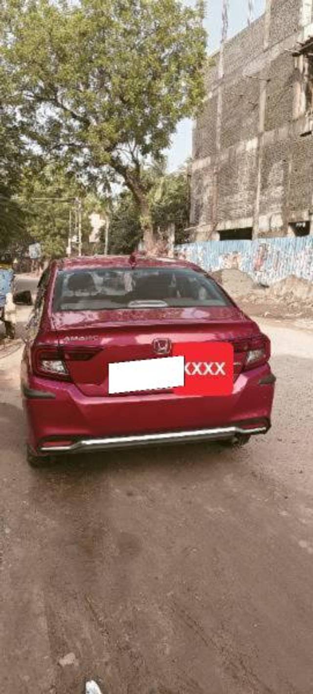 https://images10.gaadi.com/usedcar_image/4253906/original/processed_d45982cd-0fbc-499d-976d-450624aaafe1.jpg?imwidth=6402