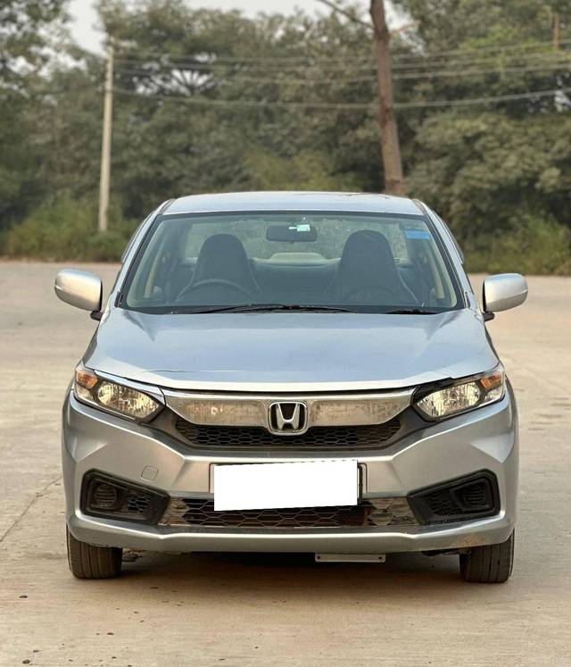 https://images10.gaadi.com/usedcar_image/4253933/original/processed_53980ff11d517ab1c9de078d2191c817.jpg?imwidth=6401