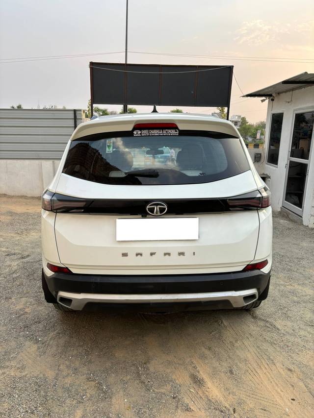 https://images10.gaadi.com/usedcar_image/4253941/original/processed_e82514e77033ef7acc8a16f08c766066.jpg?imwidth=6402