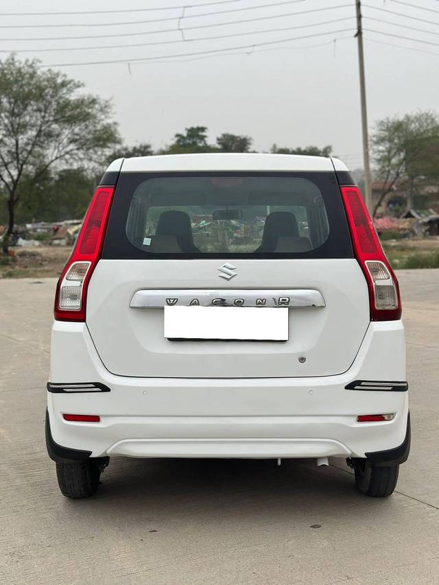 https://images10.gaadi.com/usedcar_image/4253946/original/processed_3f80d8440e3eaad10f2b25dab22e814a.jpg?imwidth=6401