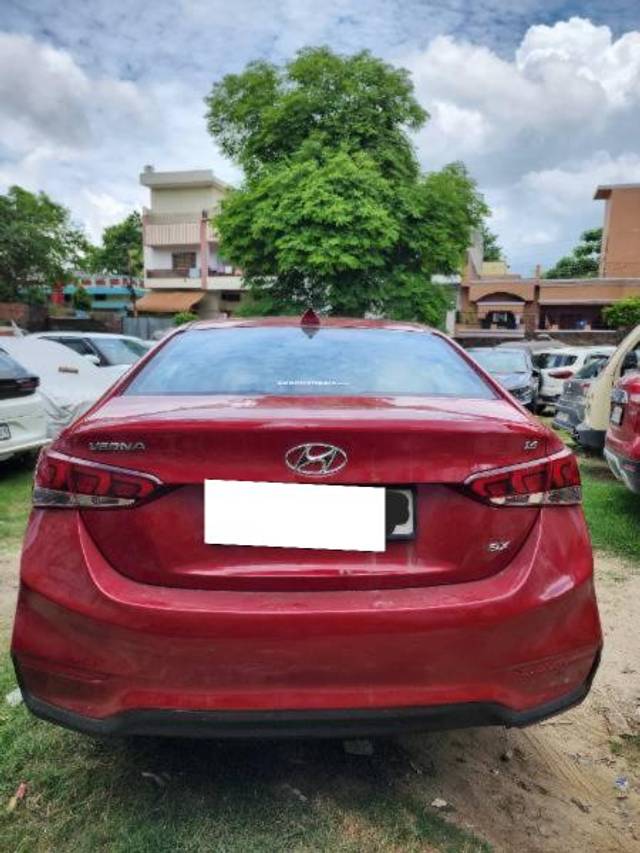 https://images10.gaadi.com/usedcar_image/4254065/original/processed_768c9d33-9474-44af-8d45-a564dda443a2.jpg?imwidth=6401