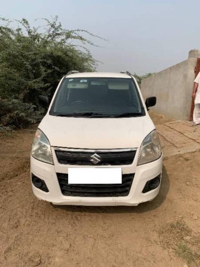 https://images10.gaadi.com/usedcar_image/4254166/original/processed_355c833f-5dc1-4750-a174-7544d5640f9f.jpg?imwidth=6400