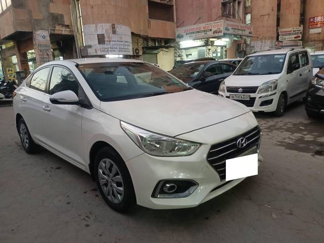 https://images10.gaadi.com/usedcar_image/4254300/original/processed_1231231882e3da73fc2e347c25af1a2e.jpg?imwidth=6400