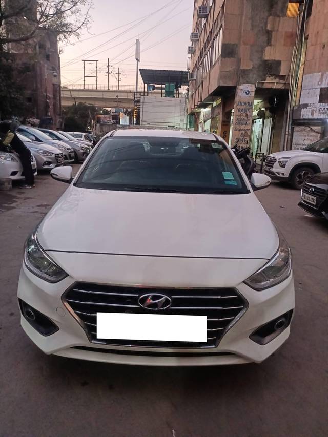 https://images10.gaadi.com/usedcar_image/4254300/original/processed_4418921ff1f73083cbe0052d11c07f96.jpg?imwidth=6401