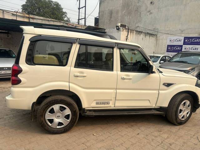 https://images10.gaadi.com/usedcar_image/4254405/original/processed_55fd8f6fe6c37fb215ca69588191f019.jpg?imwidth=6401