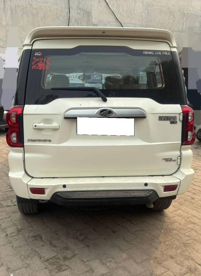 https://images10.gaadi.com/usedcar_image/4254405/original/processed_ba1bc64777bc368897bfa5ccfb14ddf6.jpg?imwidth=6402