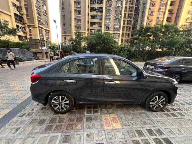 https://images10.gaadi.com/usedcar_image/4254417/original/processed_0578b658-81b3-46d1-b032-853f9b260133.jpg?imwidth=6401