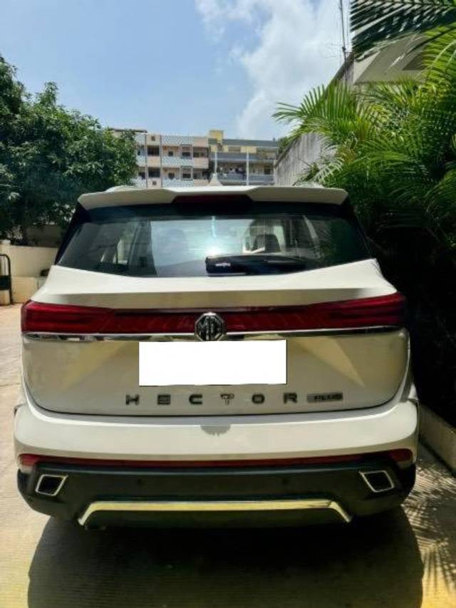 https://images10.gaadi.com/usedcar_image/4254433/original/processed_580bae4e-9089-424c-8927-2a373c8faa0c.jpeg?imwidth=6401