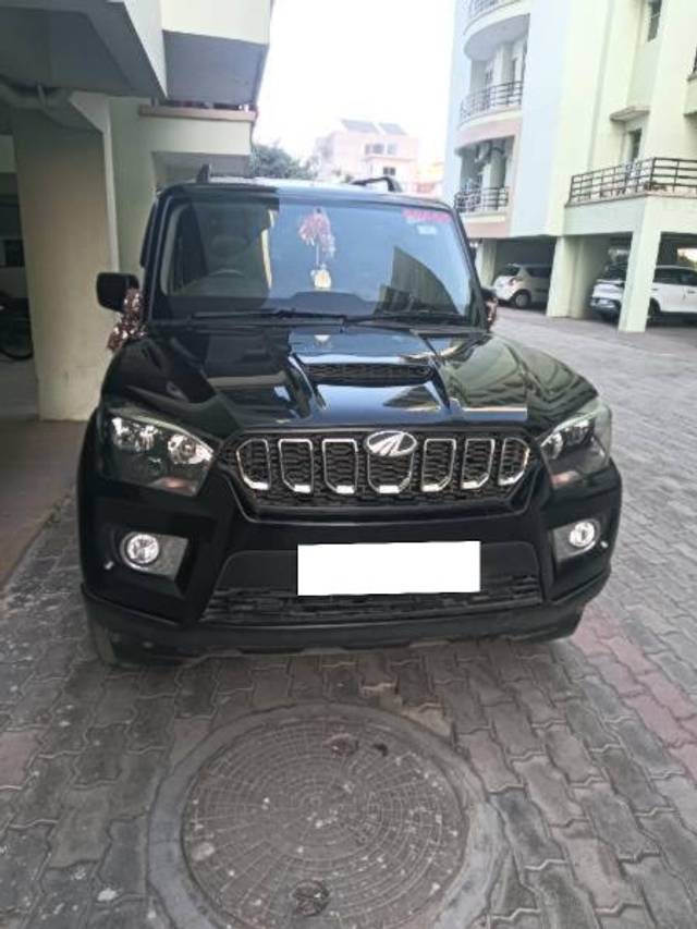 https://images10.gaadi.com/usedcar_image/4254491/original/processed_663fa305-4c00-4d02-ab9f-2a415625ef99.jpg?imwidth=6400