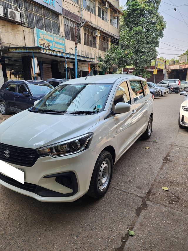 https://images10.gaadi.com/usedcar_image/4254533/original/processed_b8b0e9a46be965b958a366f3f8f8723a.jpg?imwidth=6400