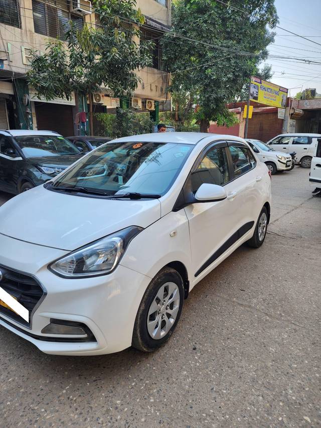 https://images10.gaadi.com/usedcar_image/4254540/original/processed_a57001e6be58f1b0d2281de60d6be8ce.jpg?imwidth=6400