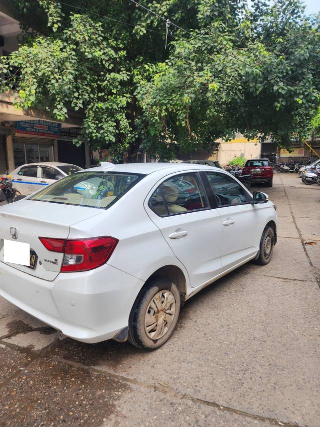 https://images10.gaadi.com/usedcar_image/4254551/original/processed_74b29fbdd612823cdf6a3e841026d231.jpg?imwidth=6401