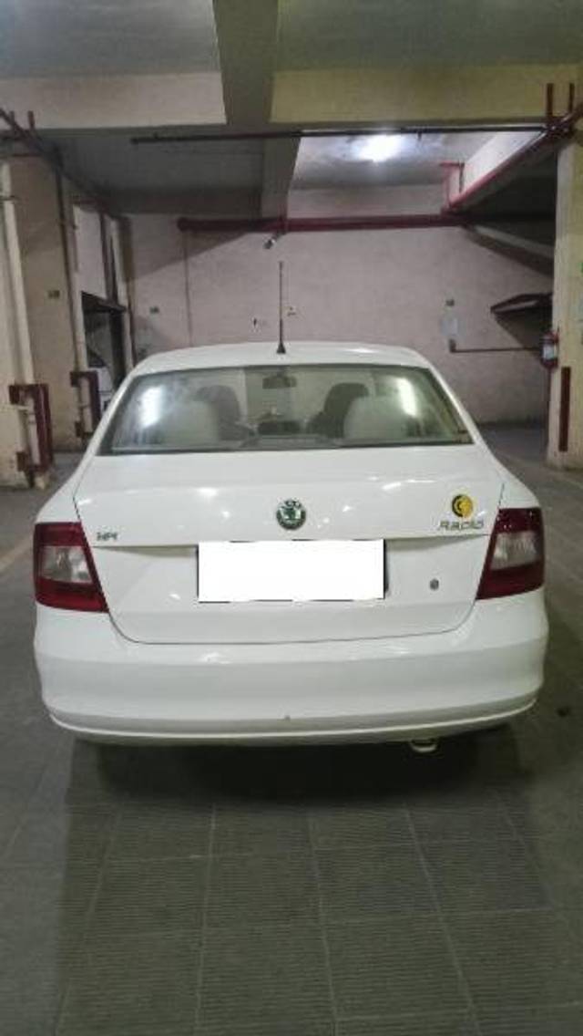 https://images10.gaadi.com/usedcar_image/4254604/original/6486ff952b205b55528f0e0660866fc7.jpg?imwidth=6401