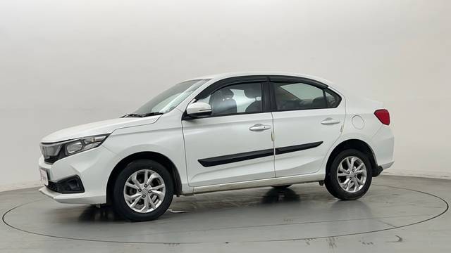 https://images10.gaadi.com/usedcar_image/4255085/original/7aa5e2677dc0ac89ef69204241cc5dca.JPG?imwidth=6400