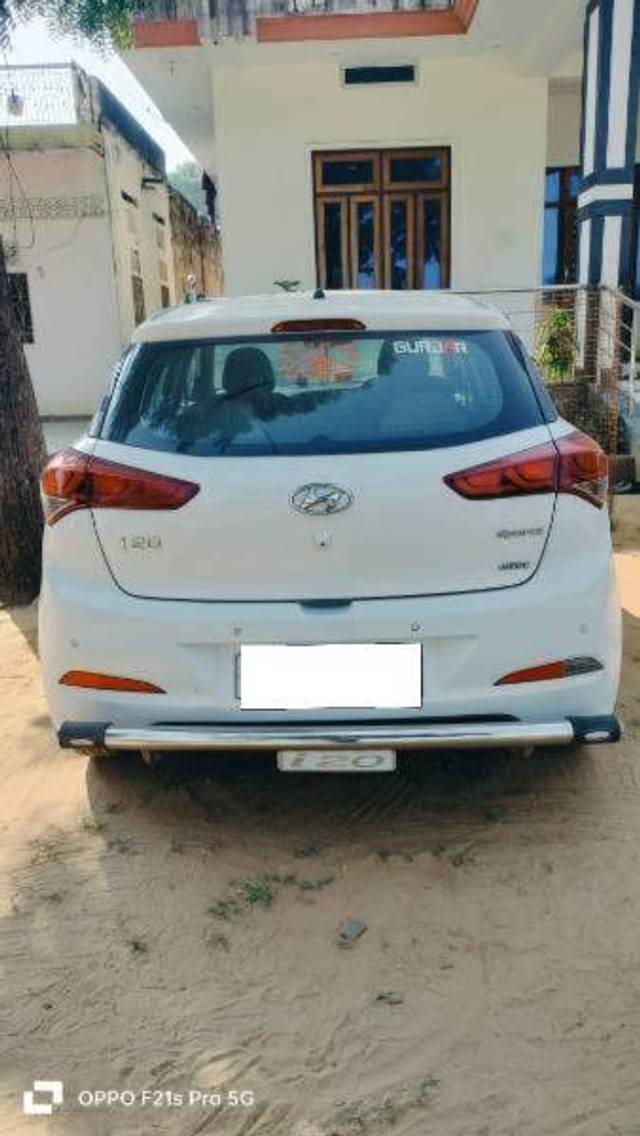 https://images10.gaadi.com/usedcar_image/4255321/original/c0a03ba109ac205564683023e8b3e0fe.jpeg?imwidth=6401