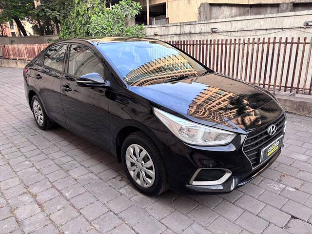 https://images10.gaadi.com/usedcar_image/4255349/original/processed_f2986554e0b9c52d75d321cf85d0fa2a.jpg?imwidth=6400