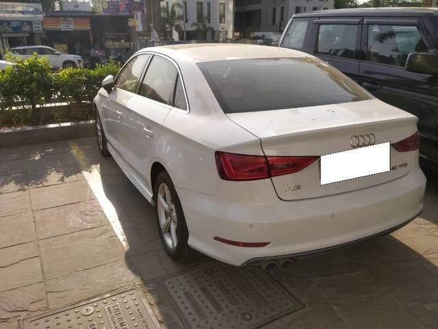 https://images10.gaadi.com/usedcar_image/4255376/original/7989ddb59d483058d588aac6546ca025.jpg?imwidth=6401