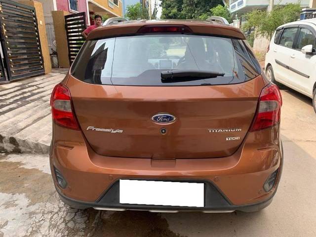 https://images10.gaadi.com/usedcar_image/4255394/original/processed_e667d4a3-27e6-4d98-ab99-3e9ecbca1ec9.jpg?imwidth=6401